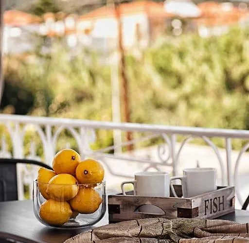 阿斯普罗利索斯公寓 *