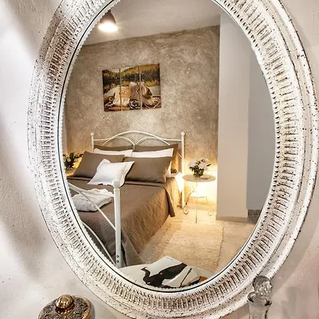 Asprolithos Studios İskados